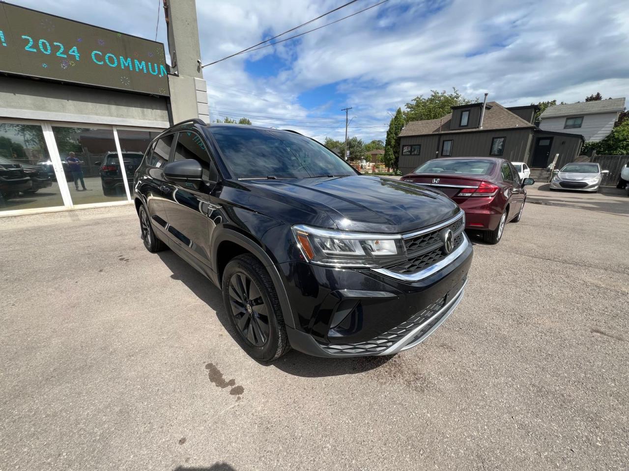 2022 Volkswagen Taos Trendline AWD Photo2