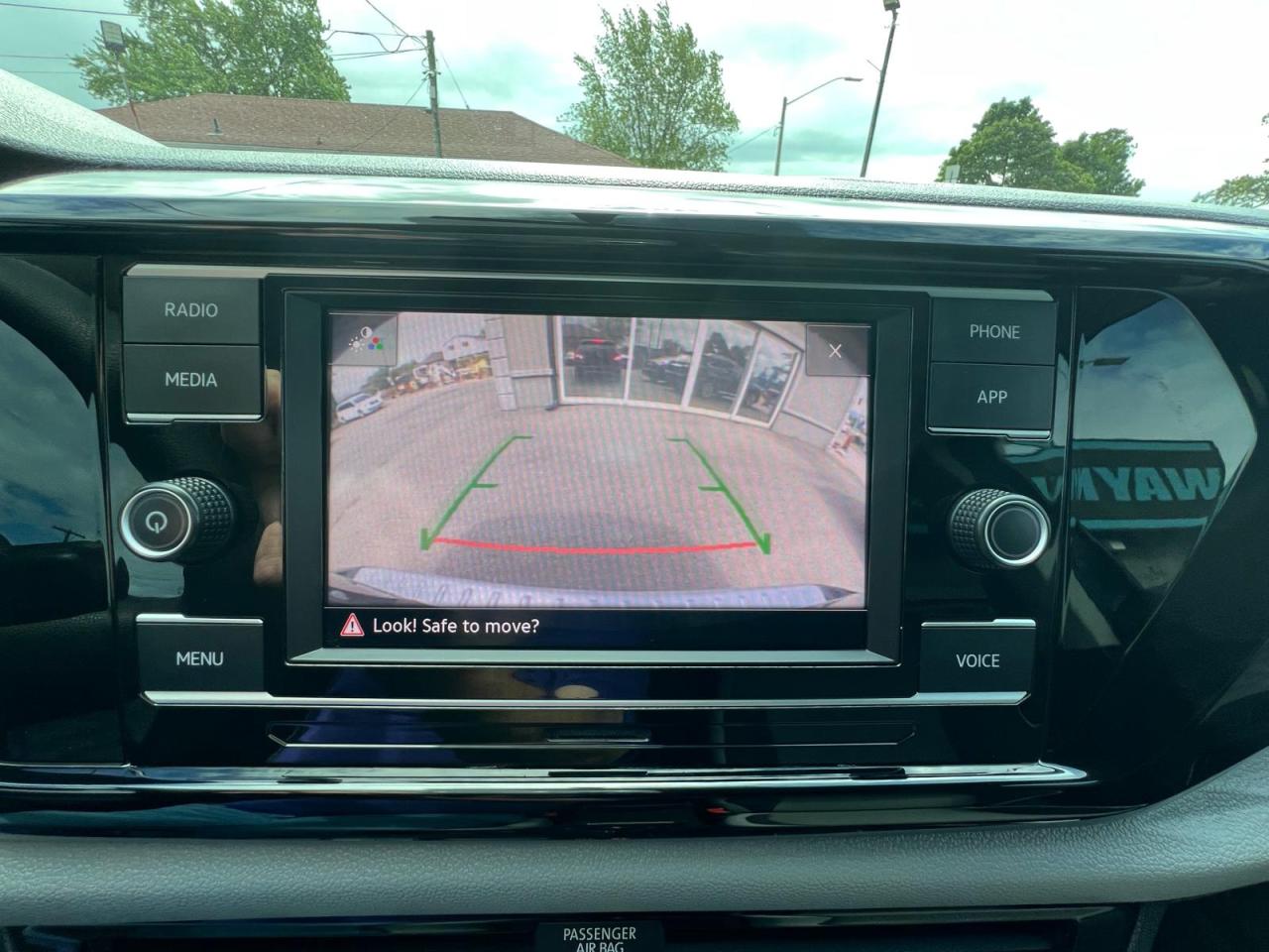 2022 Volkswagen Taos Trendline AWD Photo