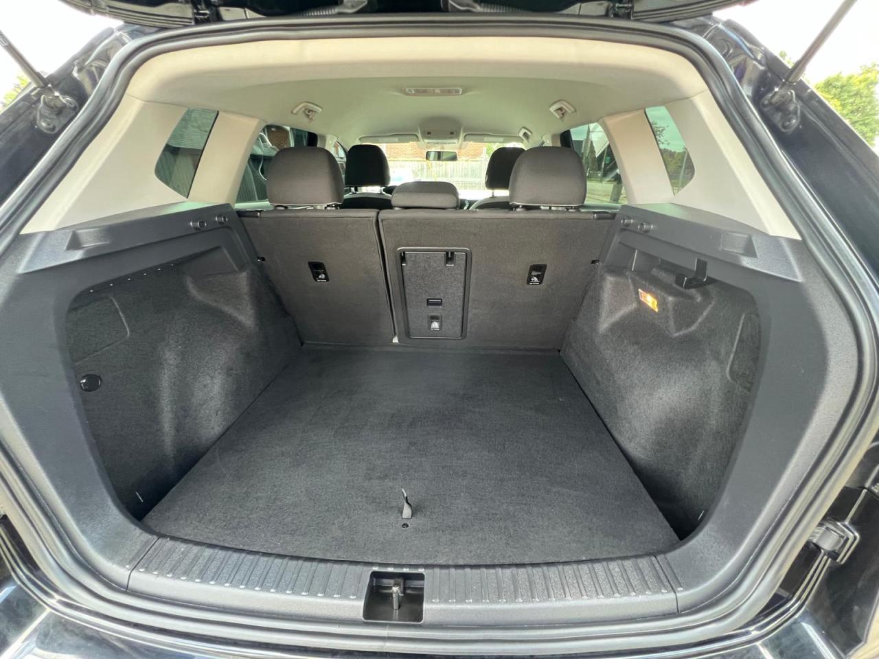 2022 Volkswagen Taos Trendline AWD Photo