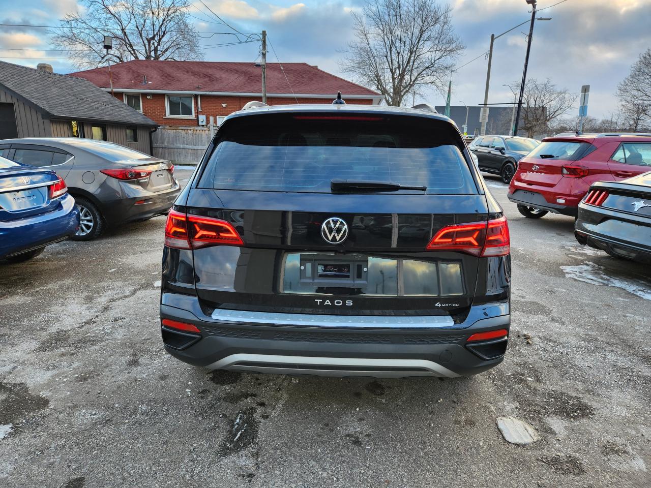 2022 Volkswagen Taos Trendline AWD Photo