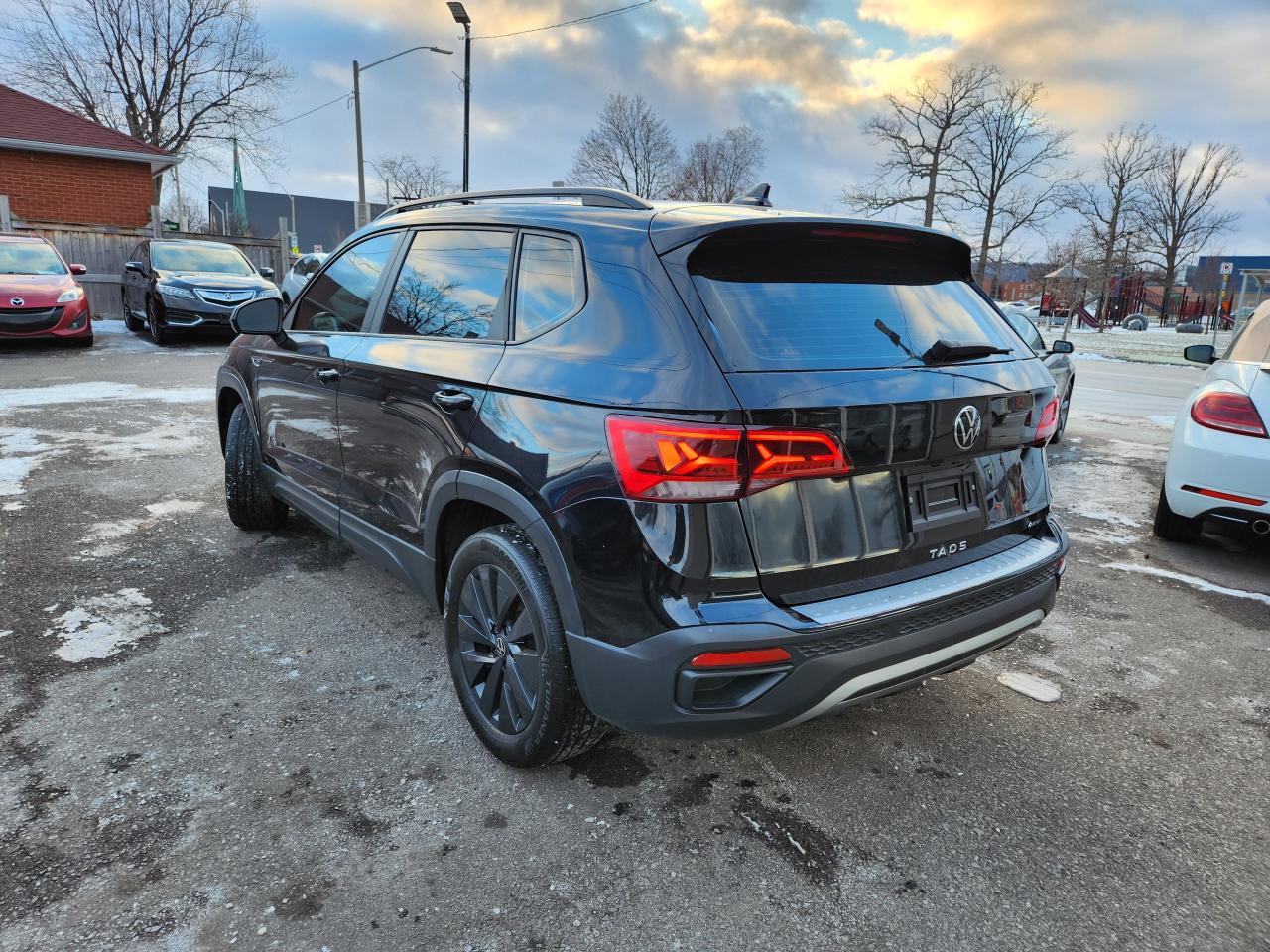 2022 Volkswagen Taos Trendline AWD Photo