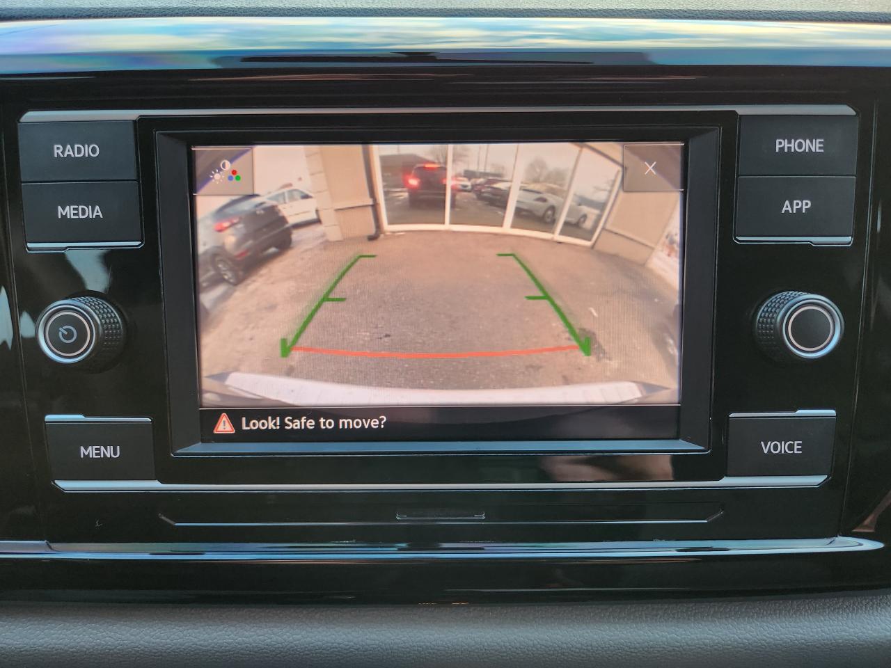 2022 Volkswagen Taos Trendline AWD Photo