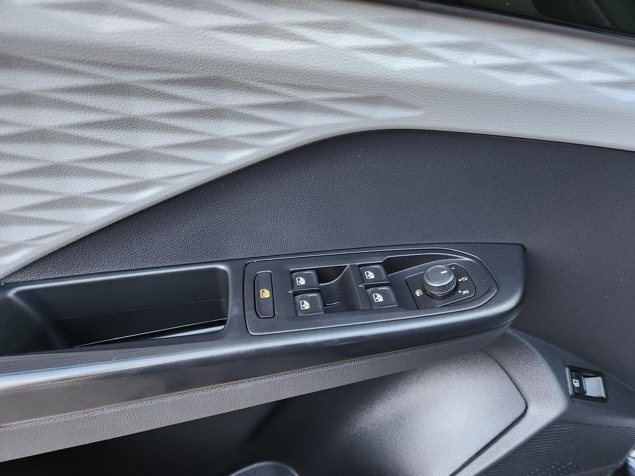 2022 Volkswagen Taos Trendline AWD Photo