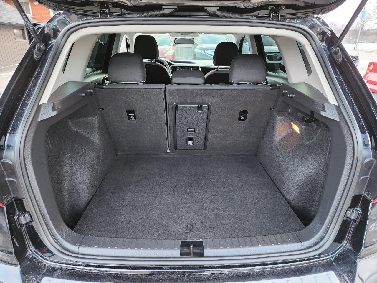 2022 Volkswagen Taos Trendline AWD Photo