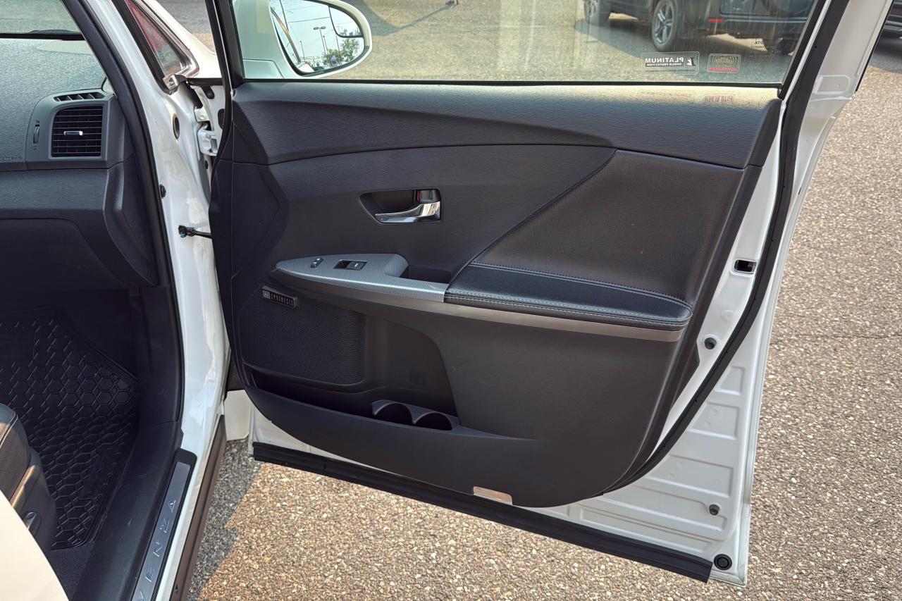 2016 Toyota Venza LIMITED Limited Photo