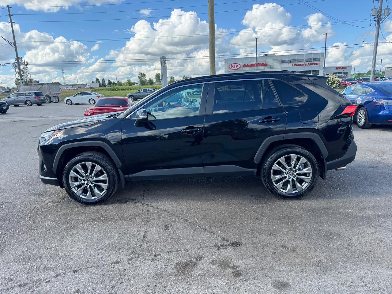 2023 Toyota RAV4 XLE, LEATHER, LOADED, ONLY 32,000KMS, CERTIFIED - Photo #2