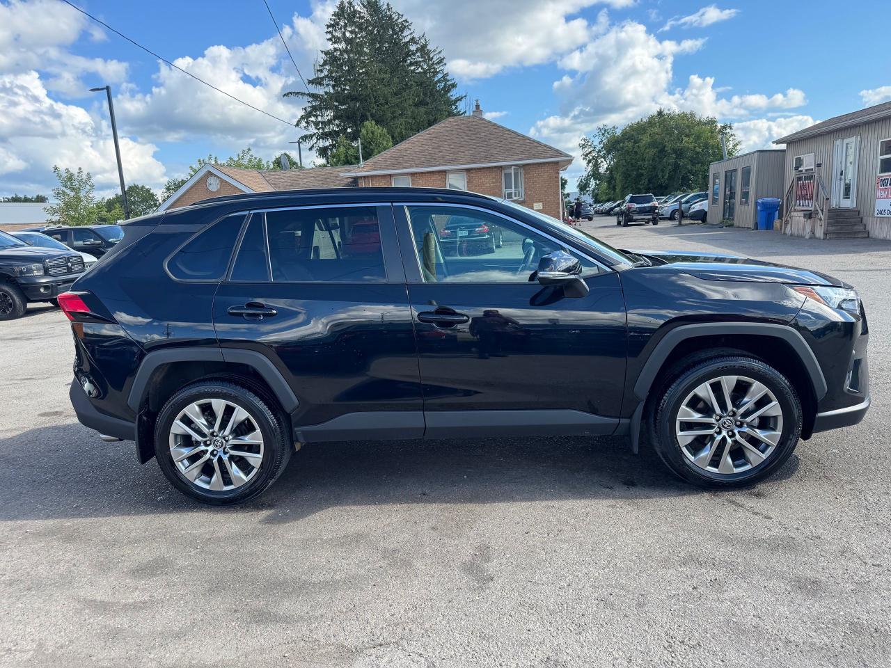 2023 Toyota RAV4 XLE, LEATHER, LOADED, ONLY 32,000KMS, CERTIFIED - Photo #6