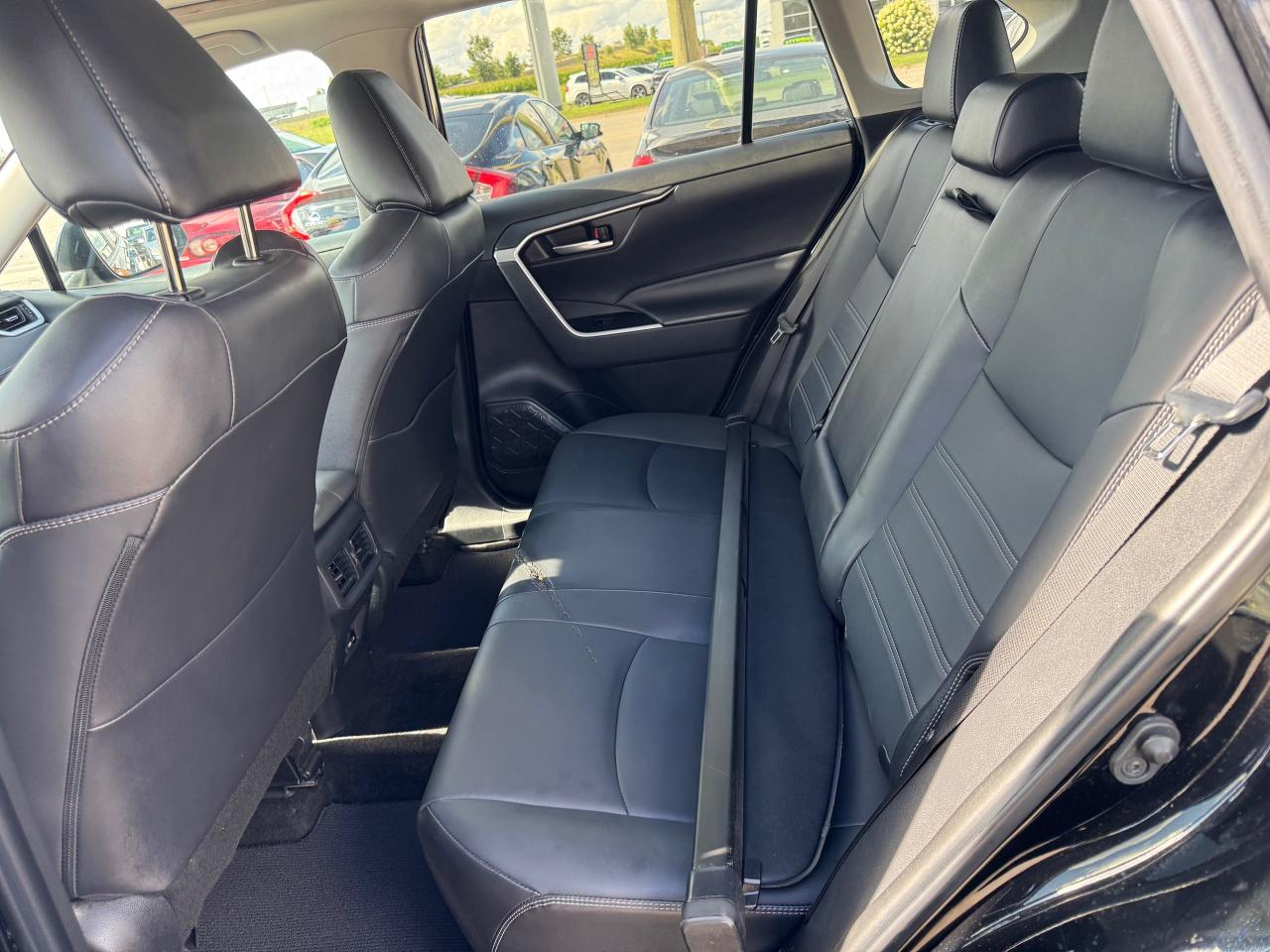 2023 Toyota RAV4 XLE, LEATHER, LOADED, ONLY 32,000KMS, CERTIFIED - Photo #12