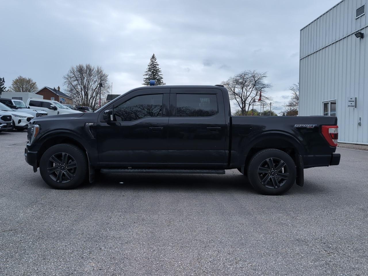 2022 Ford F-150 Lariat 4WD SuperCrew 5.5' Box Photo2