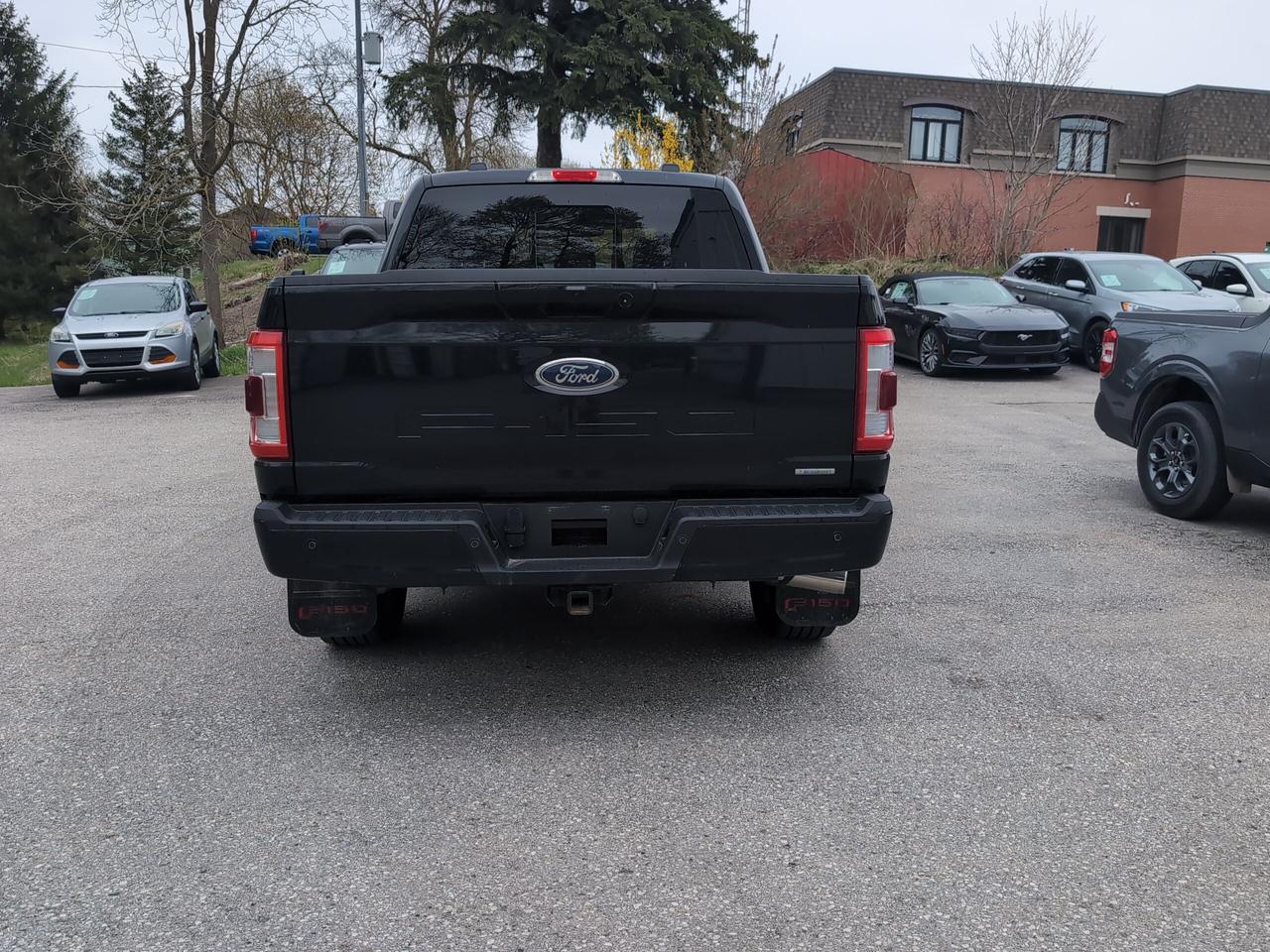 2022 Ford F-150 Lariat 4WD SuperCrew 5.5' Box Photo3