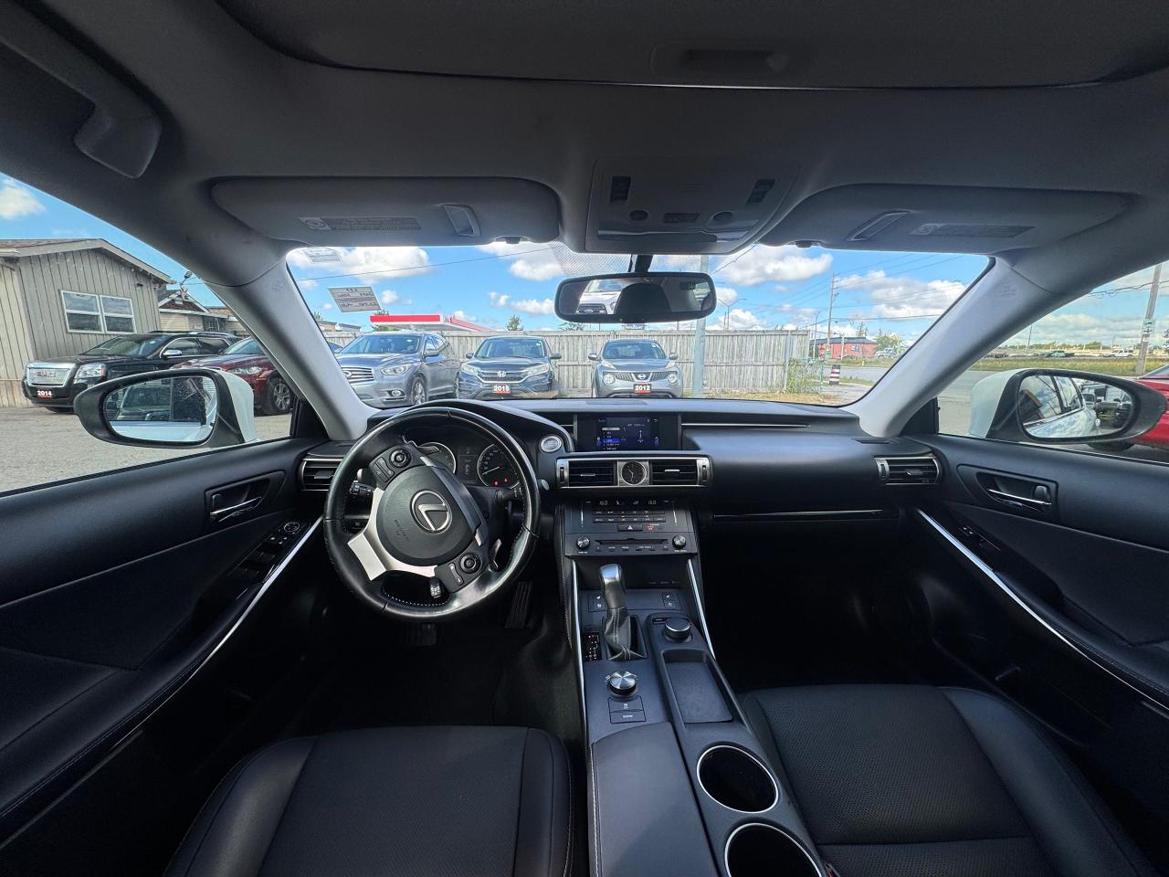 2016 Lexus IS 300 AWD, ONLY 117KMS, ONE OWNER, CERTIFIED - Photo #13