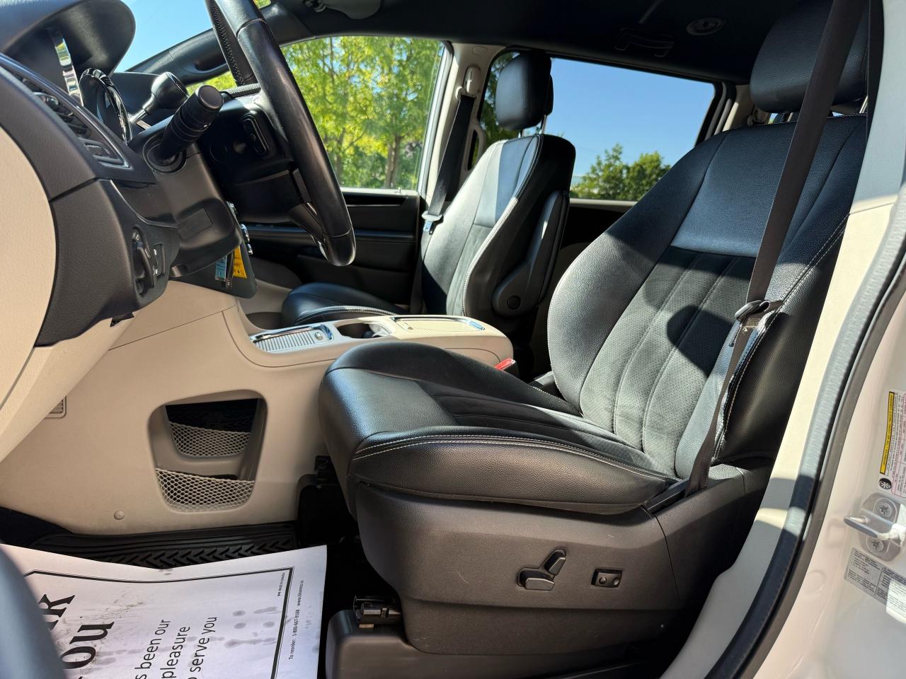 2017 Dodge Grand Caravan SXT Premium Plus - Photo #4