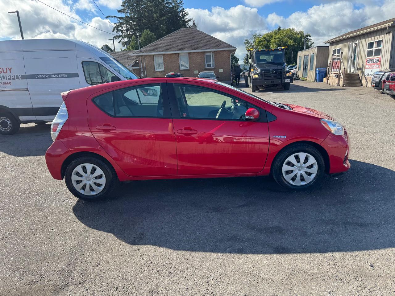 2013 Toyota Prius c WELL MAINTAINED, HYBRID, 3.9L/100KM, CERTIFIED - Photo #6