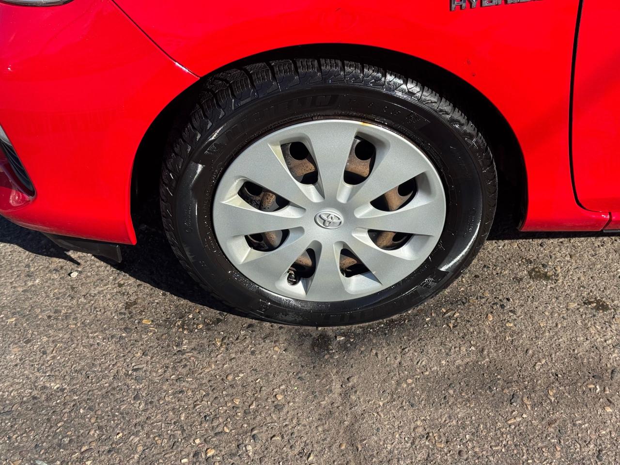 2013 Toyota Prius c WELL MAINTAINED, HYBRID, 3.9L/100KM, CERTIFIED - Photo #9