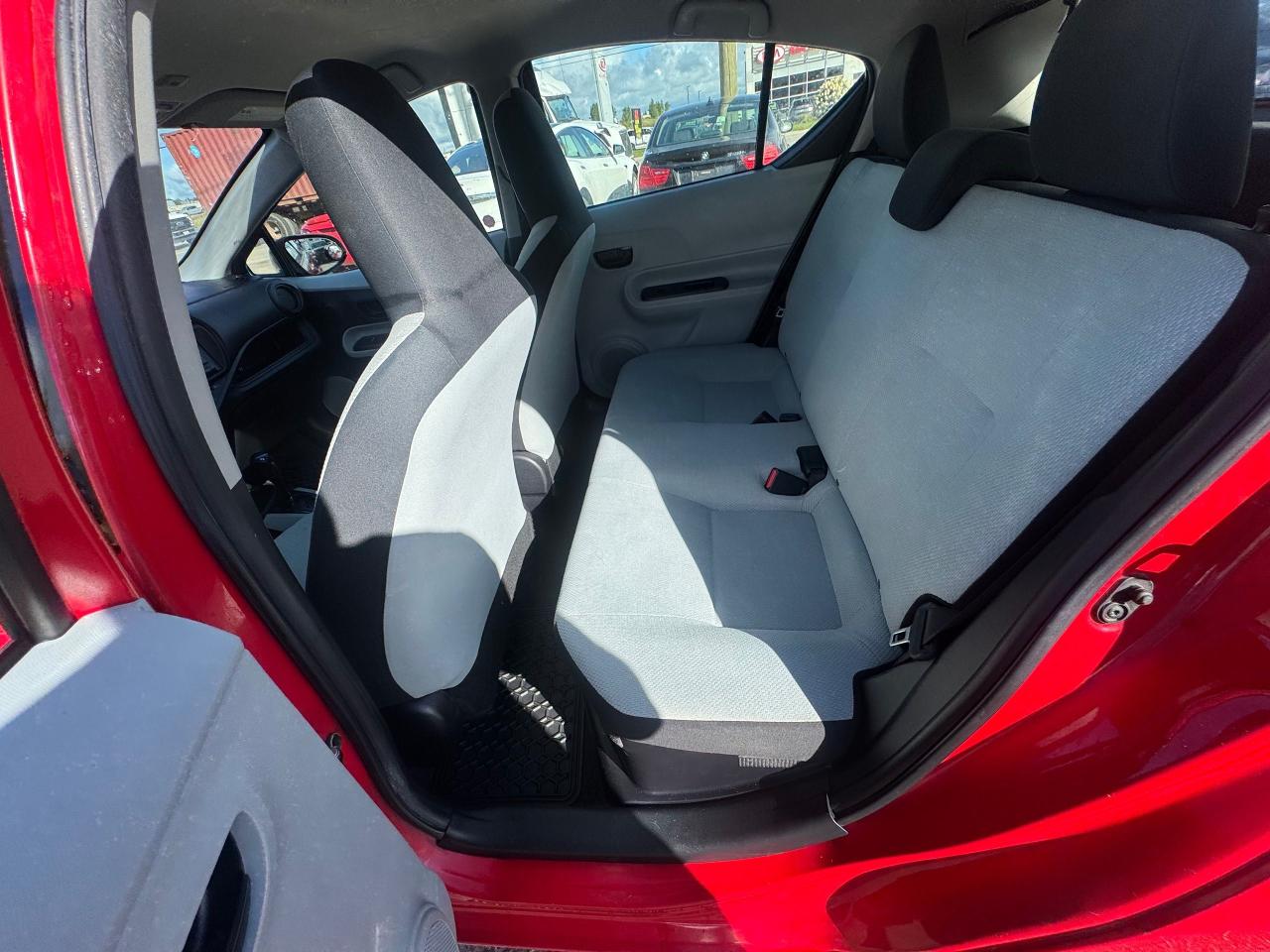 2013 Toyota Prius c WELL MAINTAINED, HYBRID, 3.9L/100KM, CERTIFIED - Photo #12