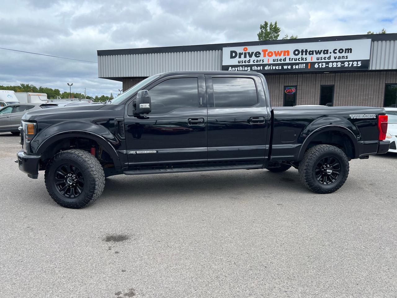 2022 Ford SUPER DUTY F-250 SRW LARIAT - Photo #2