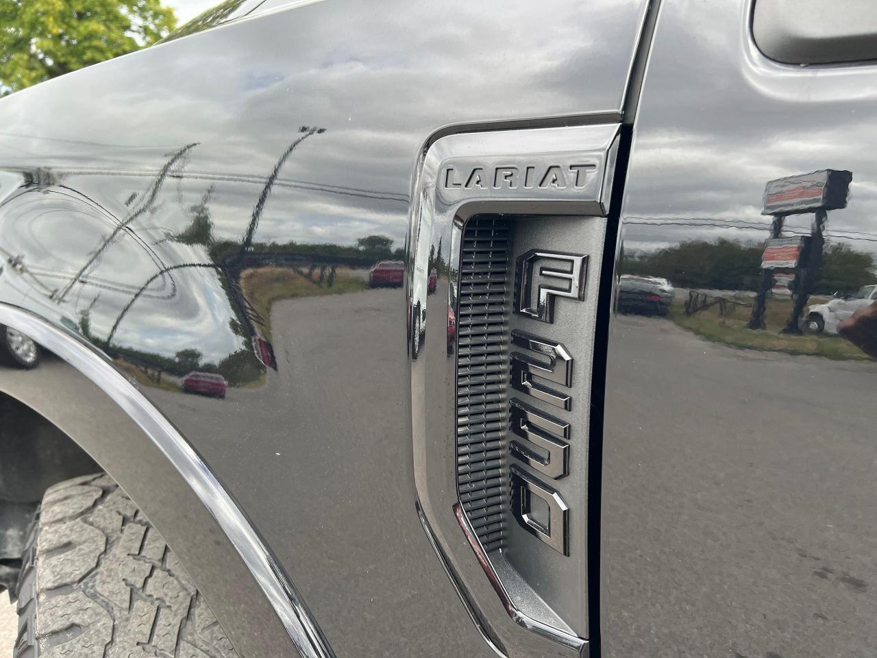 2022 Ford SUPER DUTY F-250 SRW LARIAT - Photo #4