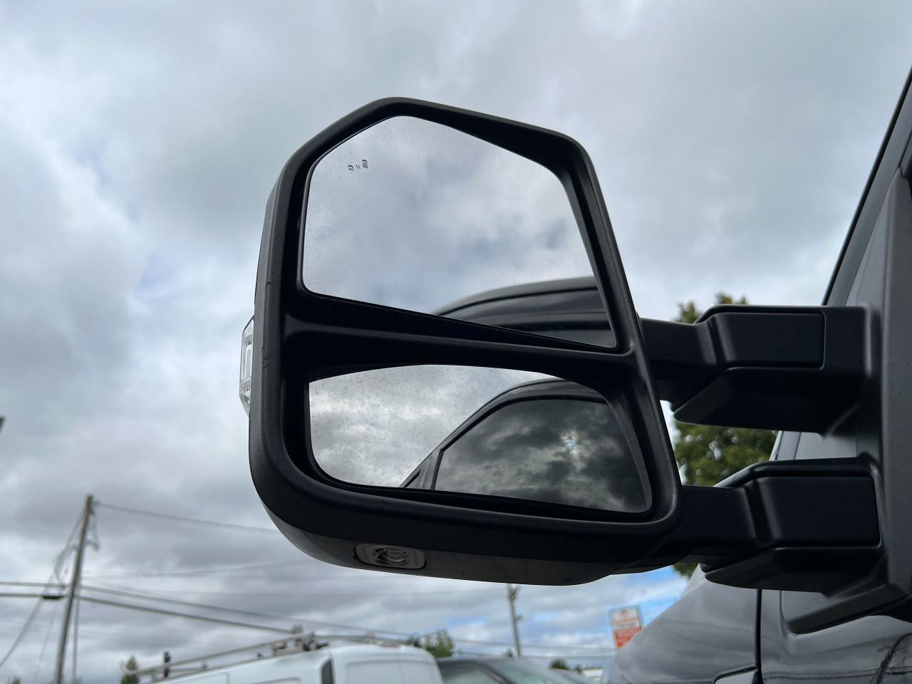 2022 Ford SUPER DUTY F-250 SRW LARIAT - Photo #9