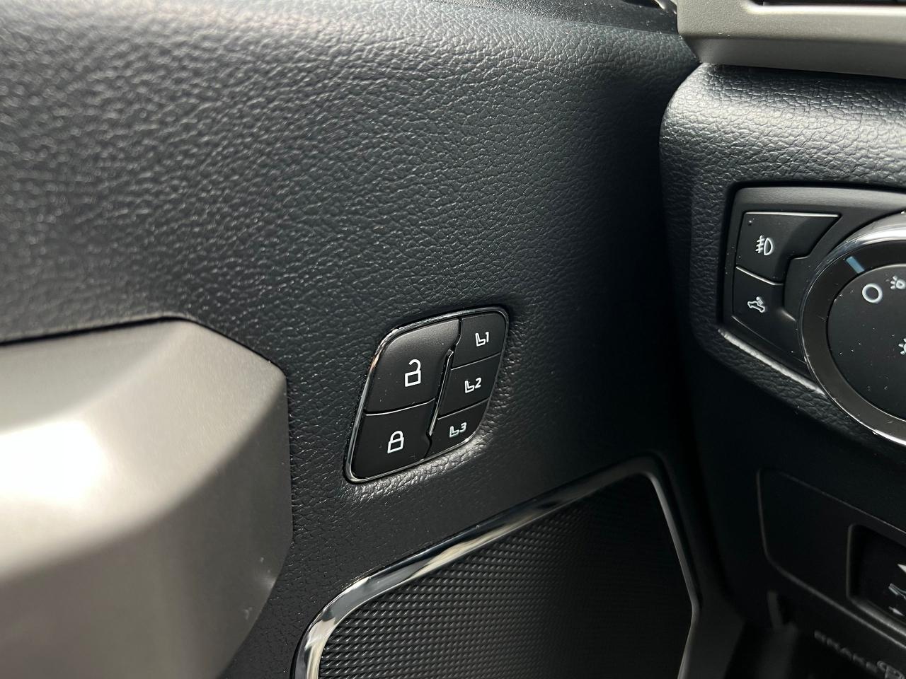 2022 Ford SUPER DUTY F-250 SRW LARIAT - Photo #11