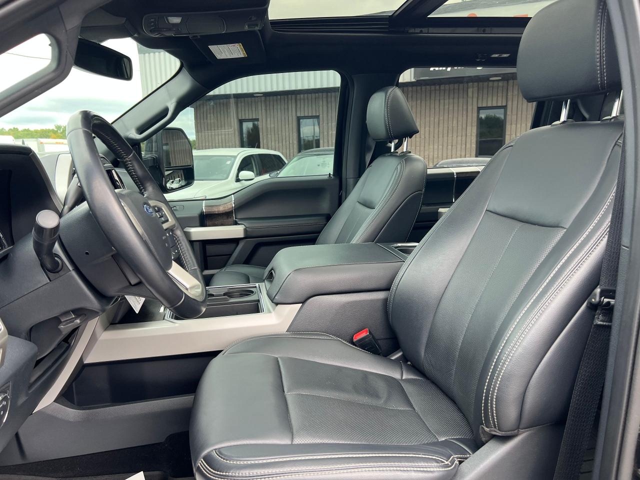 2022 Ford SUPER DUTY F-250 SRW LARIAT - Photo #17