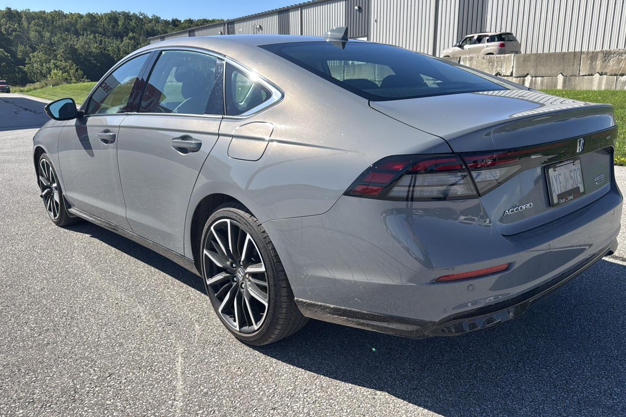 2024 Honda Accord Touring Photo2