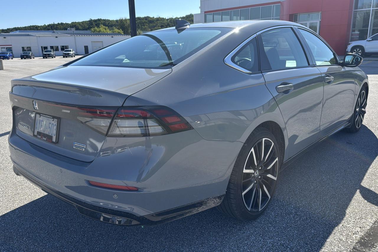 2024 Honda Accord Touring Photo4
