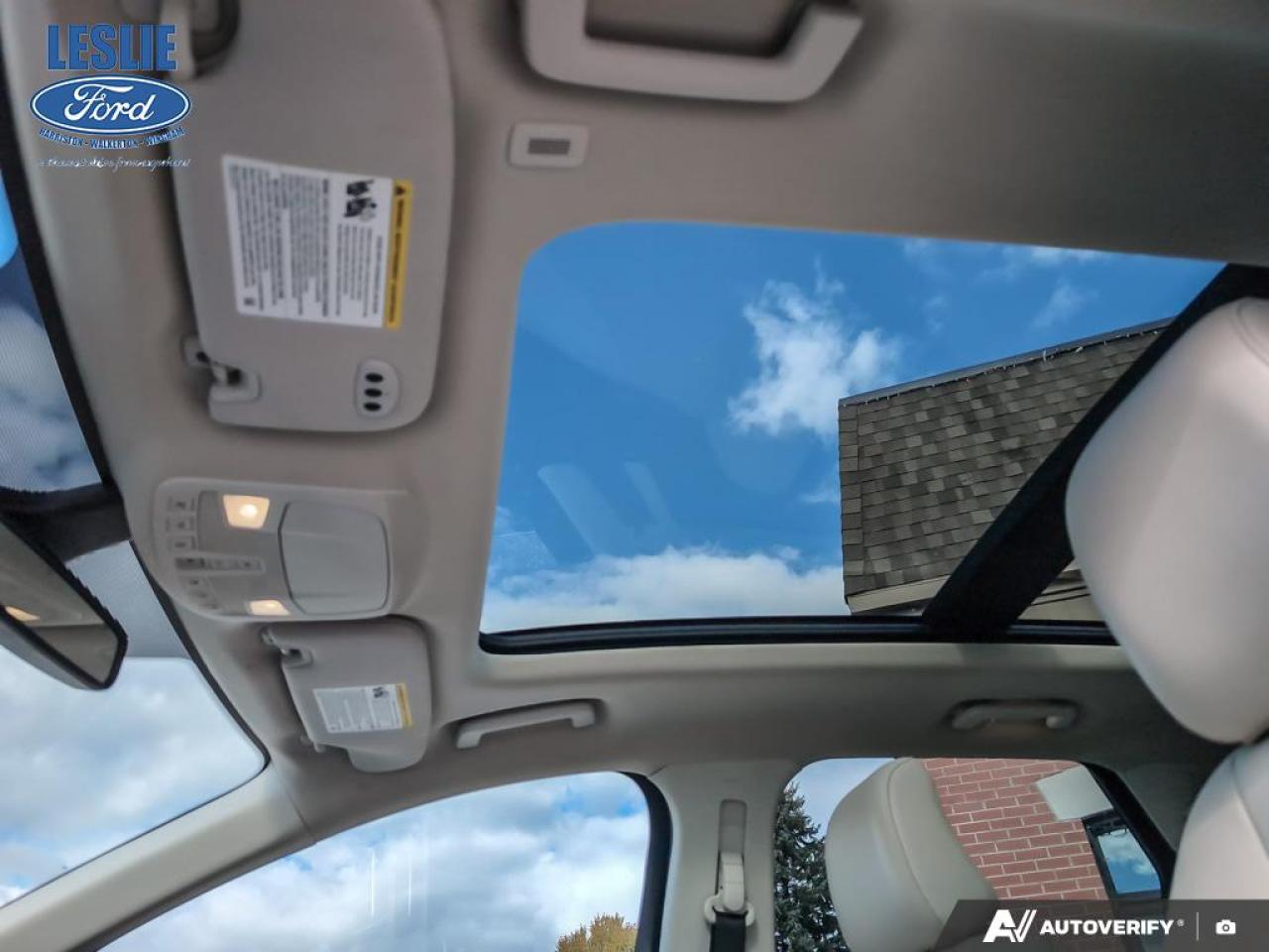 2022 Ford Edge Titanium Photo5