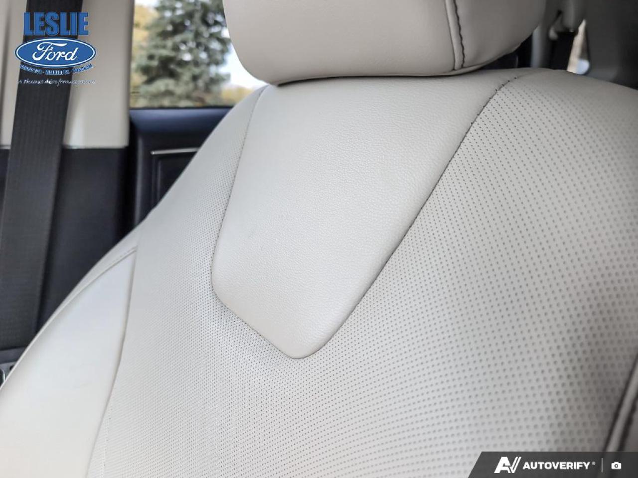 2022 Ford Edge Titanium Photo5