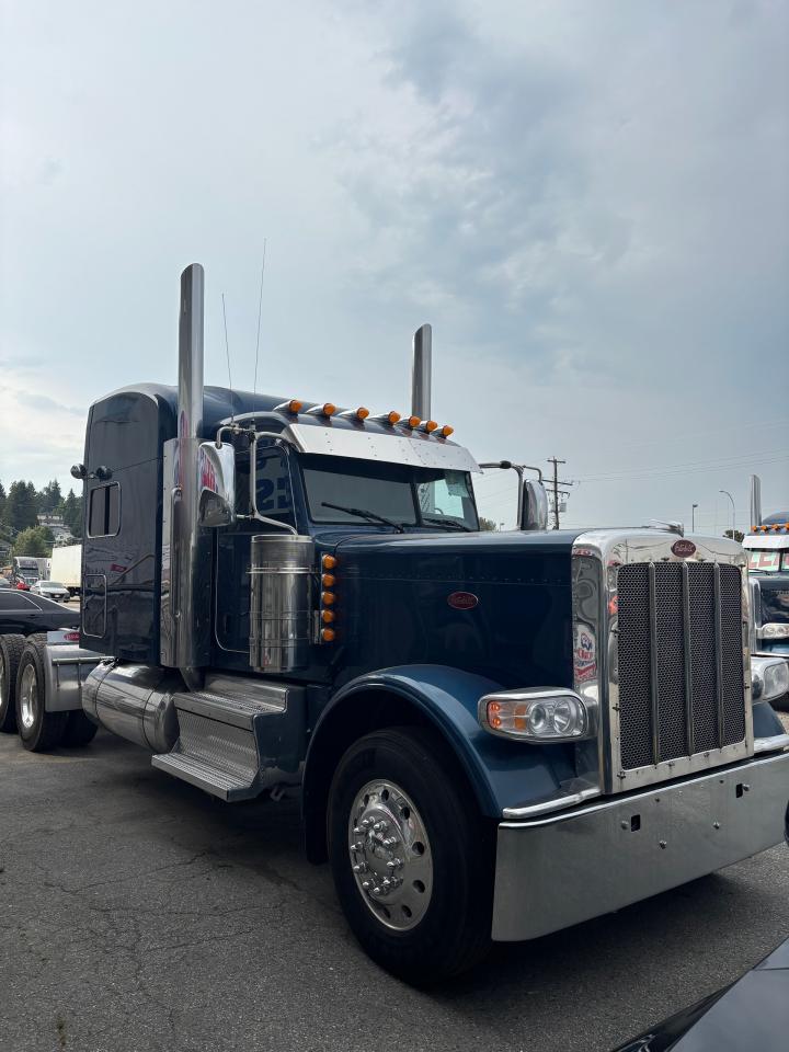 2022 PETERBILT 389  - Photo #2