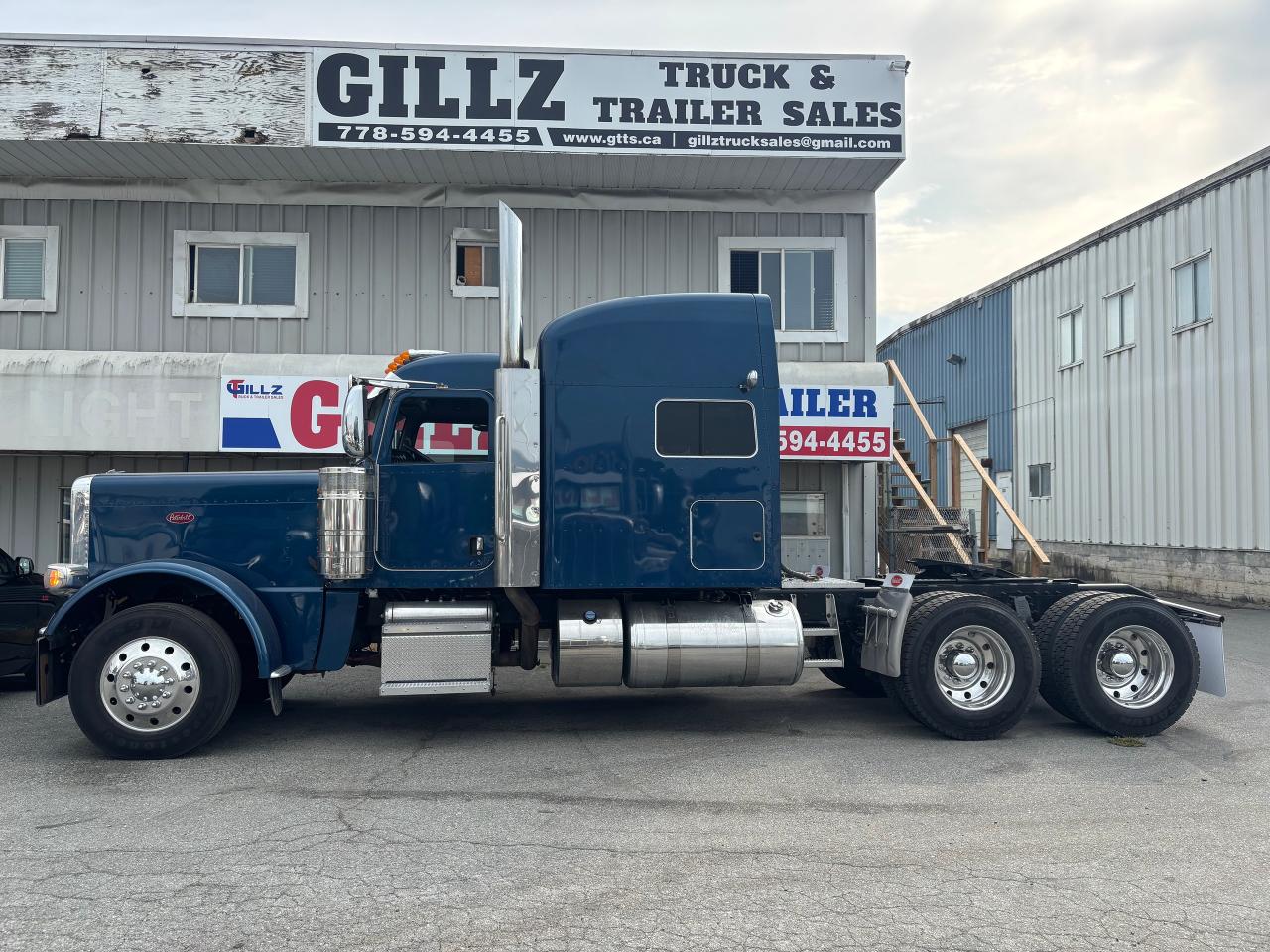 2022 PETERBILT 389  - Photo #3
