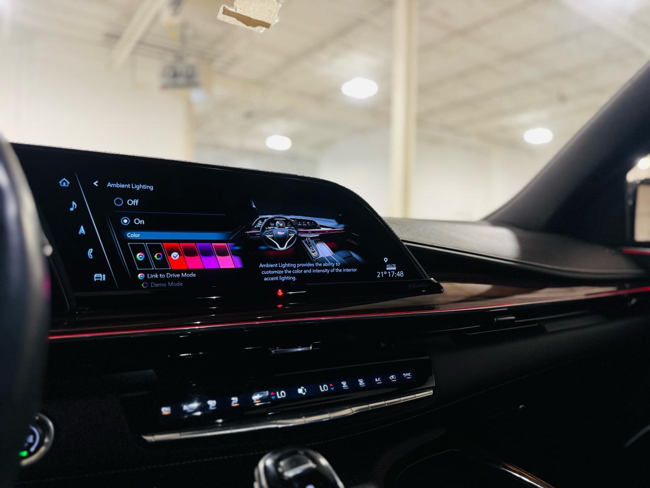 2023 Cadillac Escalade 4WD Premium Luxury - Photo #24