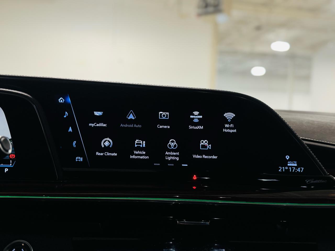 2023 Cadillac Escalade 4WD Premium Luxury - Photo #21