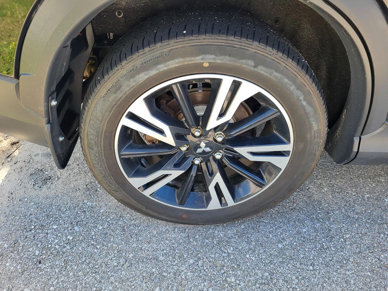 2023 Mitsubishi Eclipse Cross LE Photo