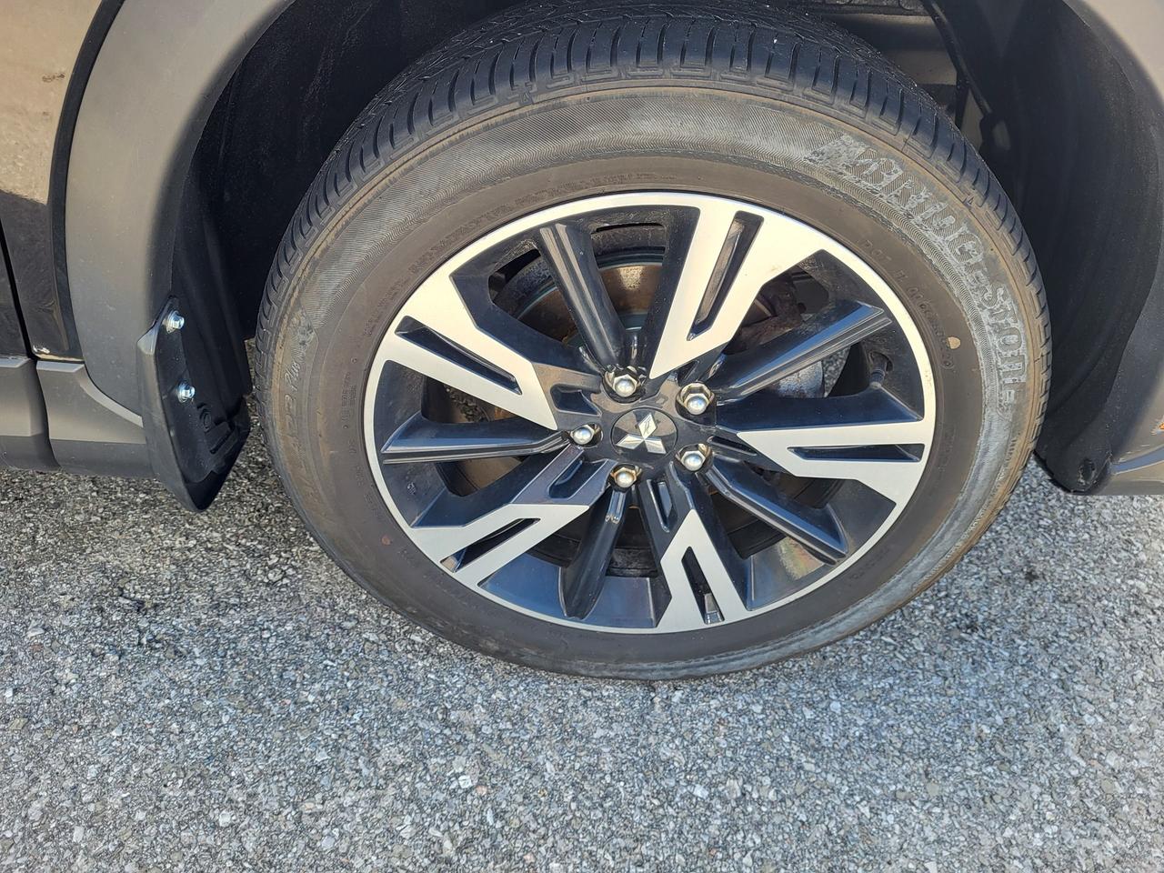 2023 Mitsubishi Eclipse Cross LE Photo