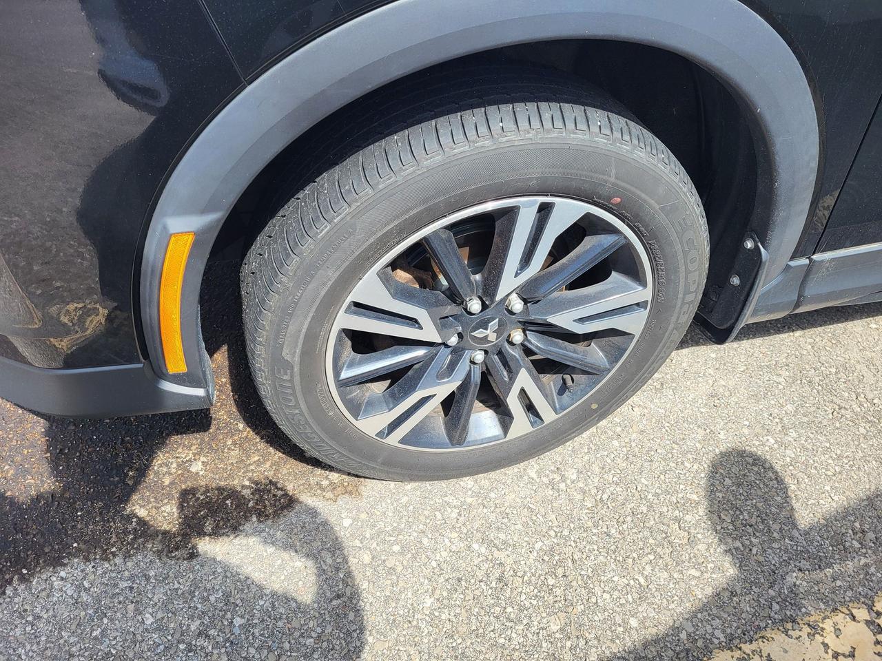 2023 Mitsubishi Eclipse Cross LE Photo