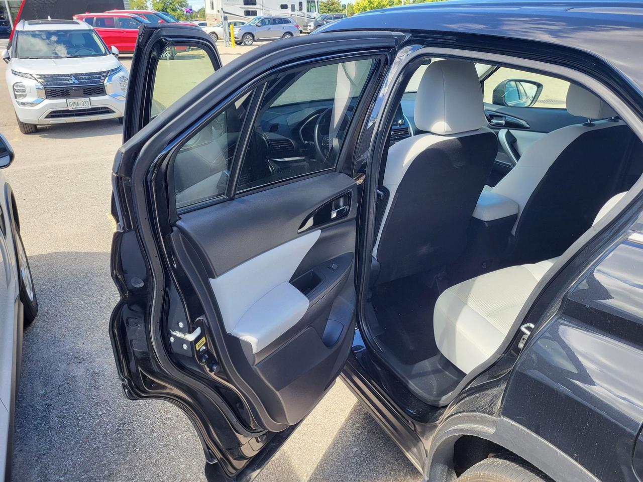 2023 Mitsubishi Eclipse Cross LE Photo