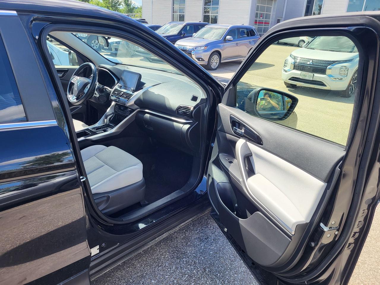 2023 Mitsubishi Eclipse Cross LE Photo