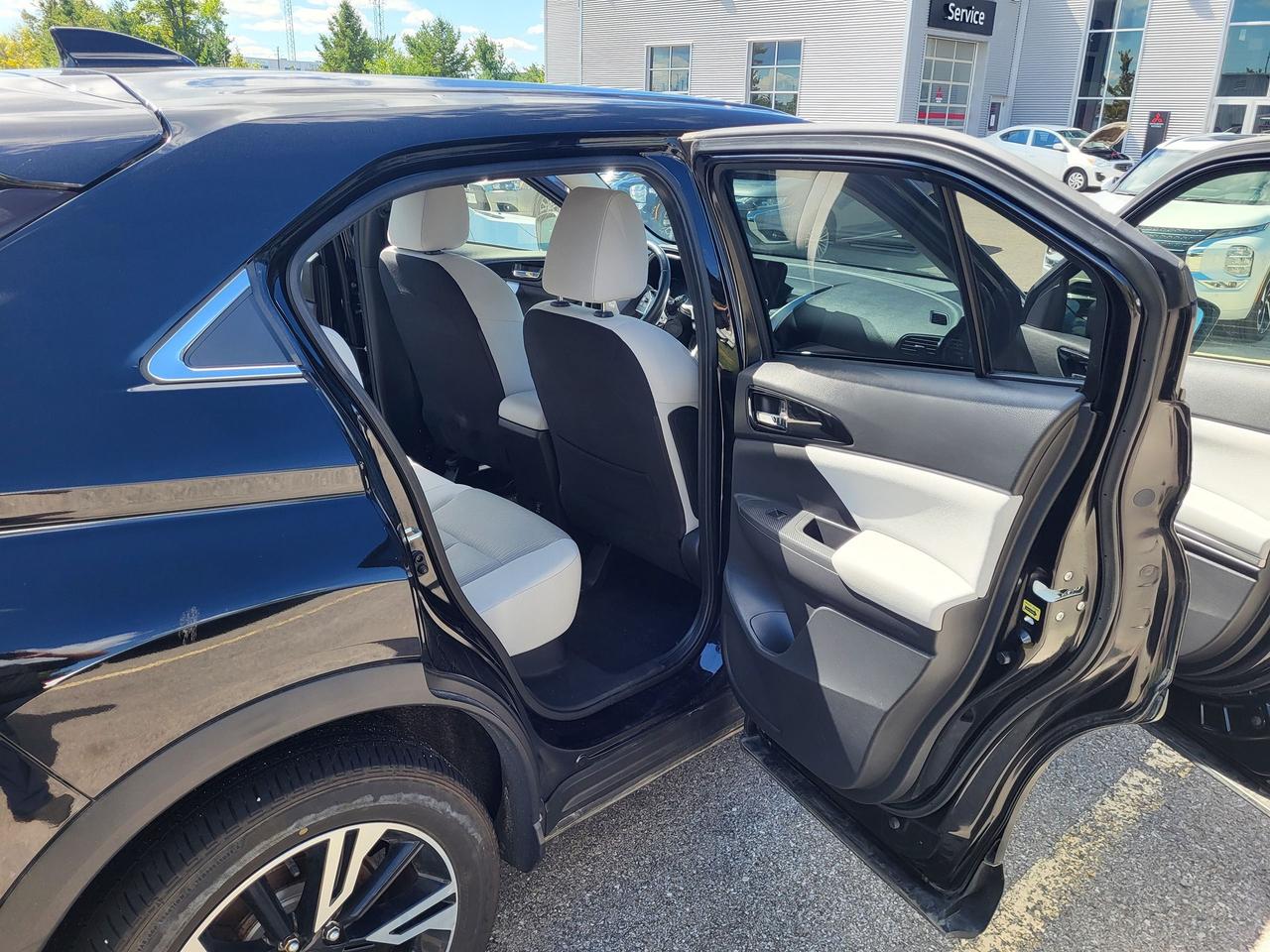 2023 Mitsubishi Eclipse Cross LE Photo