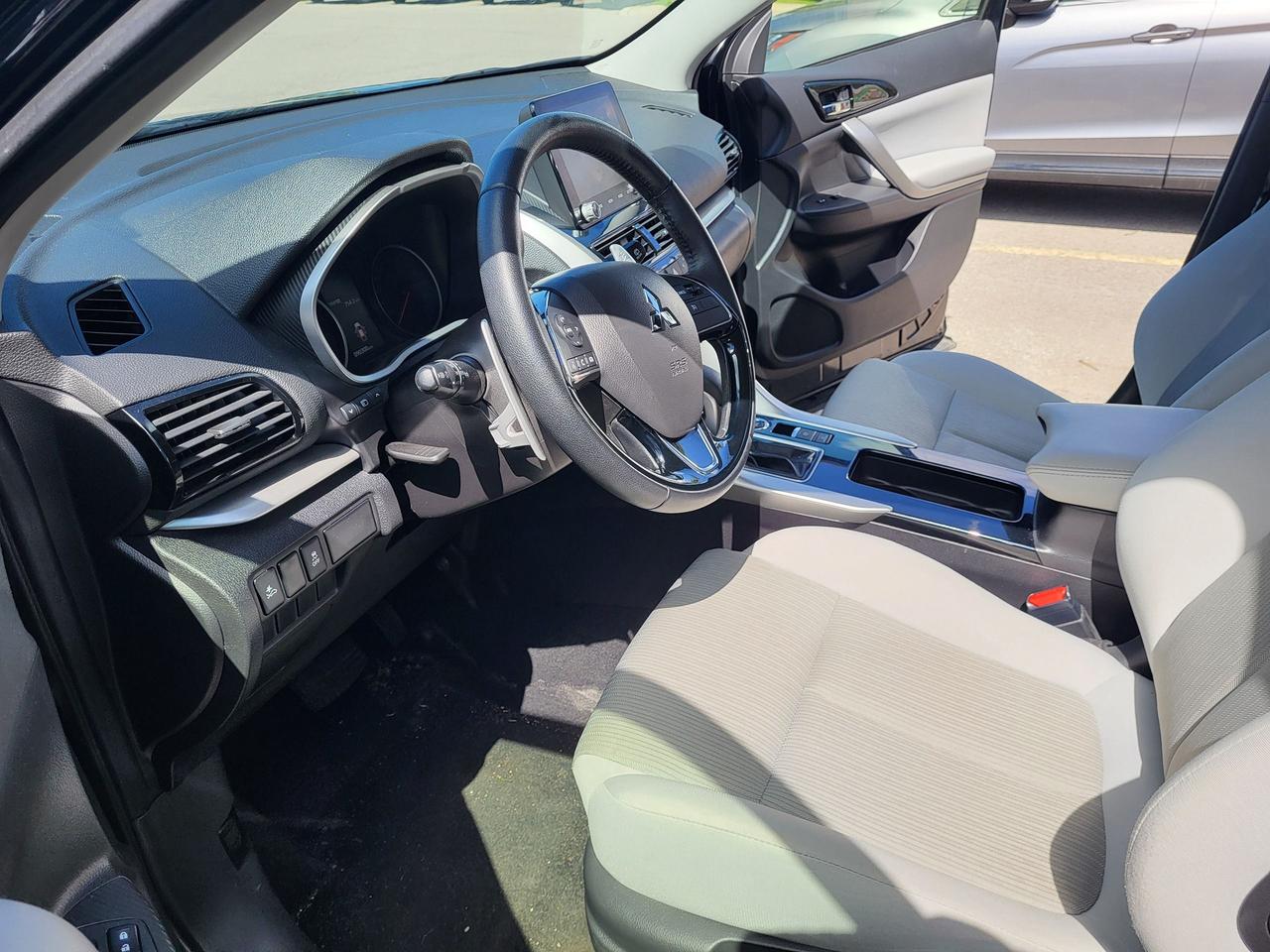 2023 Mitsubishi Eclipse Cross LE Photo