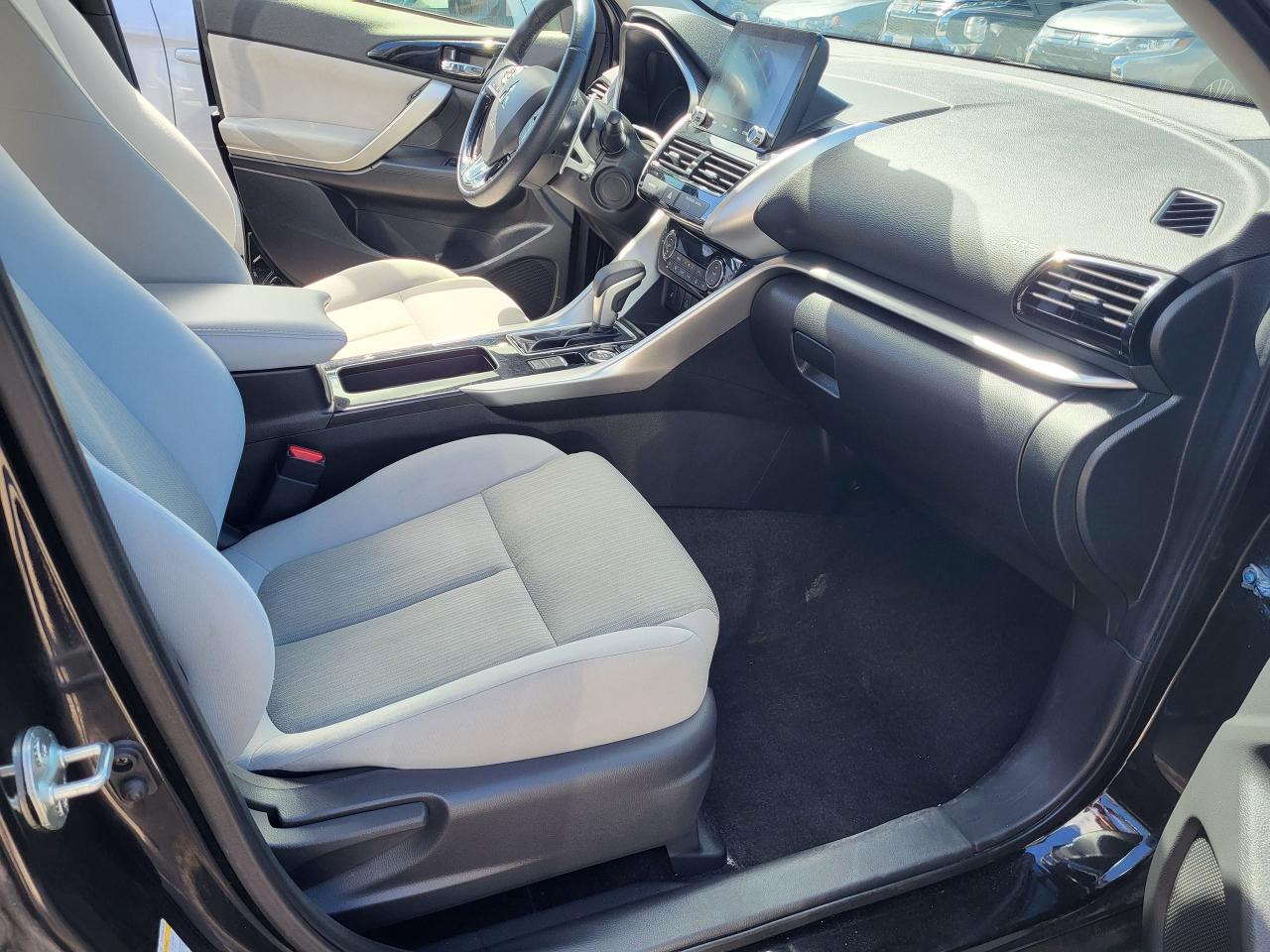 2023 Mitsubishi Eclipse Cross LE Photo