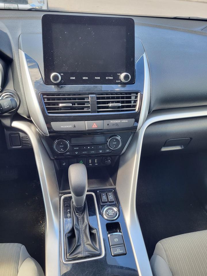 2023 Mitsubishi Eclipse Cross LE Photo