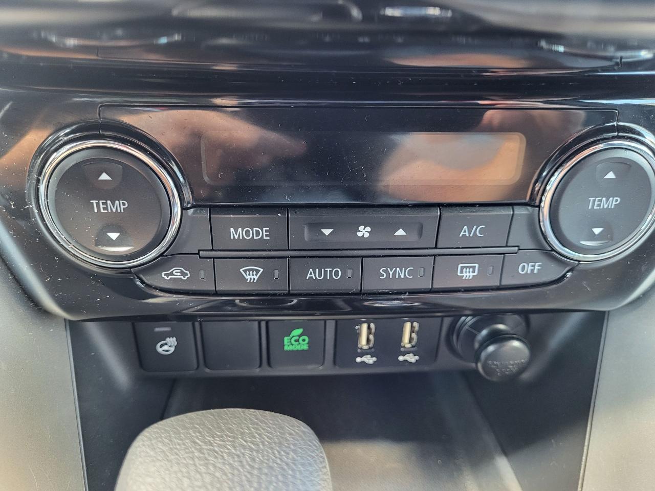 2023 Mitsubishi Eclipse Cross LE Photo