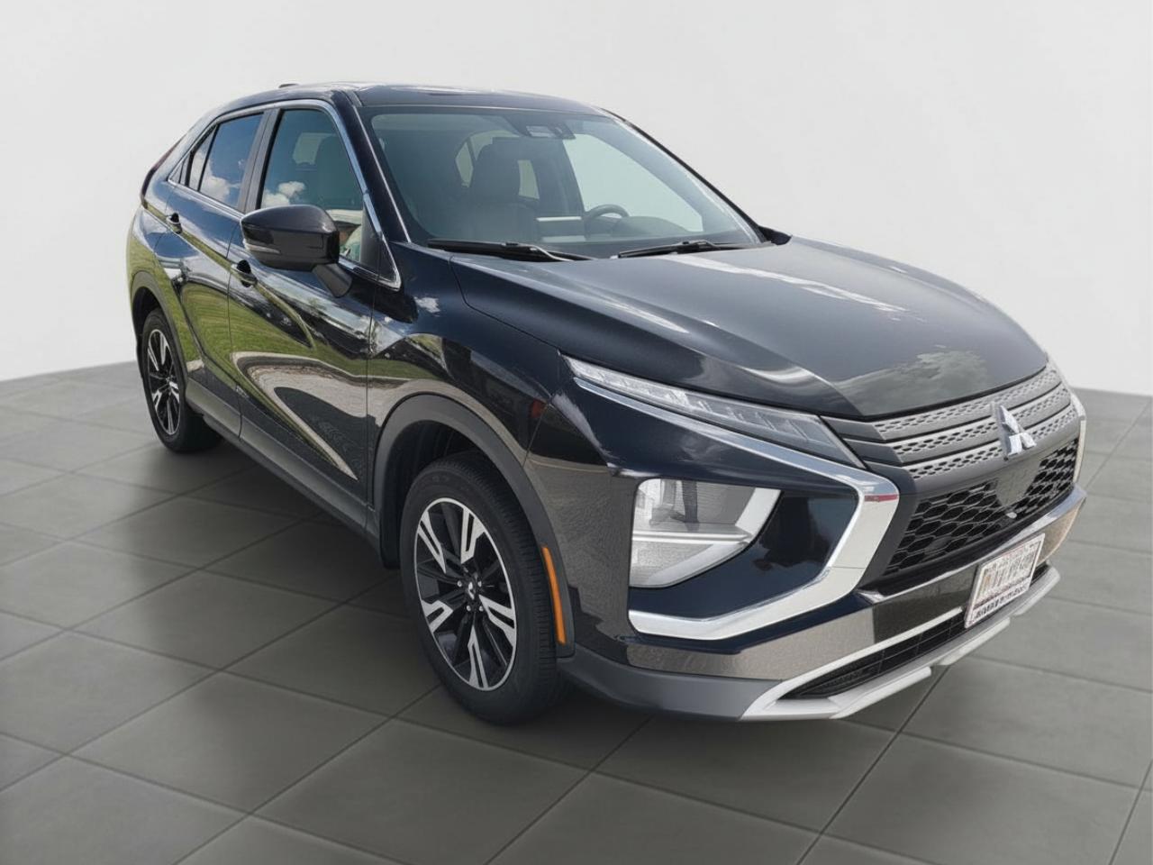 2023 Mitsubishi Eclipse Cross LE Photo2