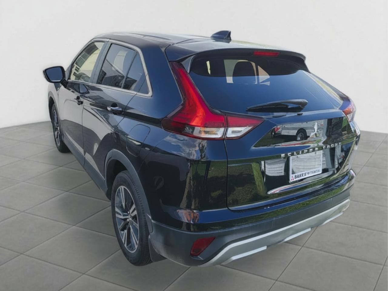 2023 Mitsubishi Eclipse Cross LE Photo4