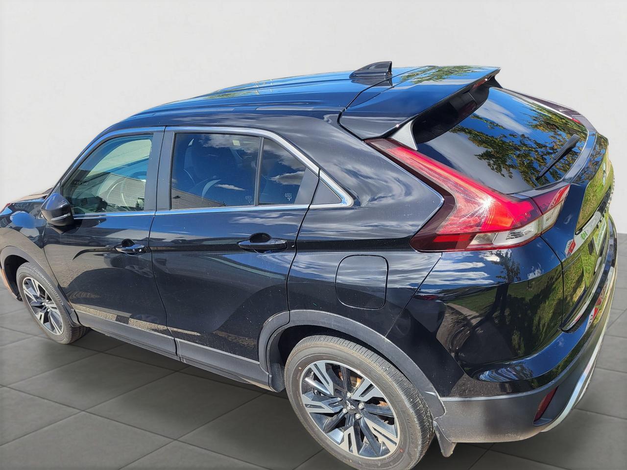 2023 Mitsubishi Eclipse Cross LE Photo