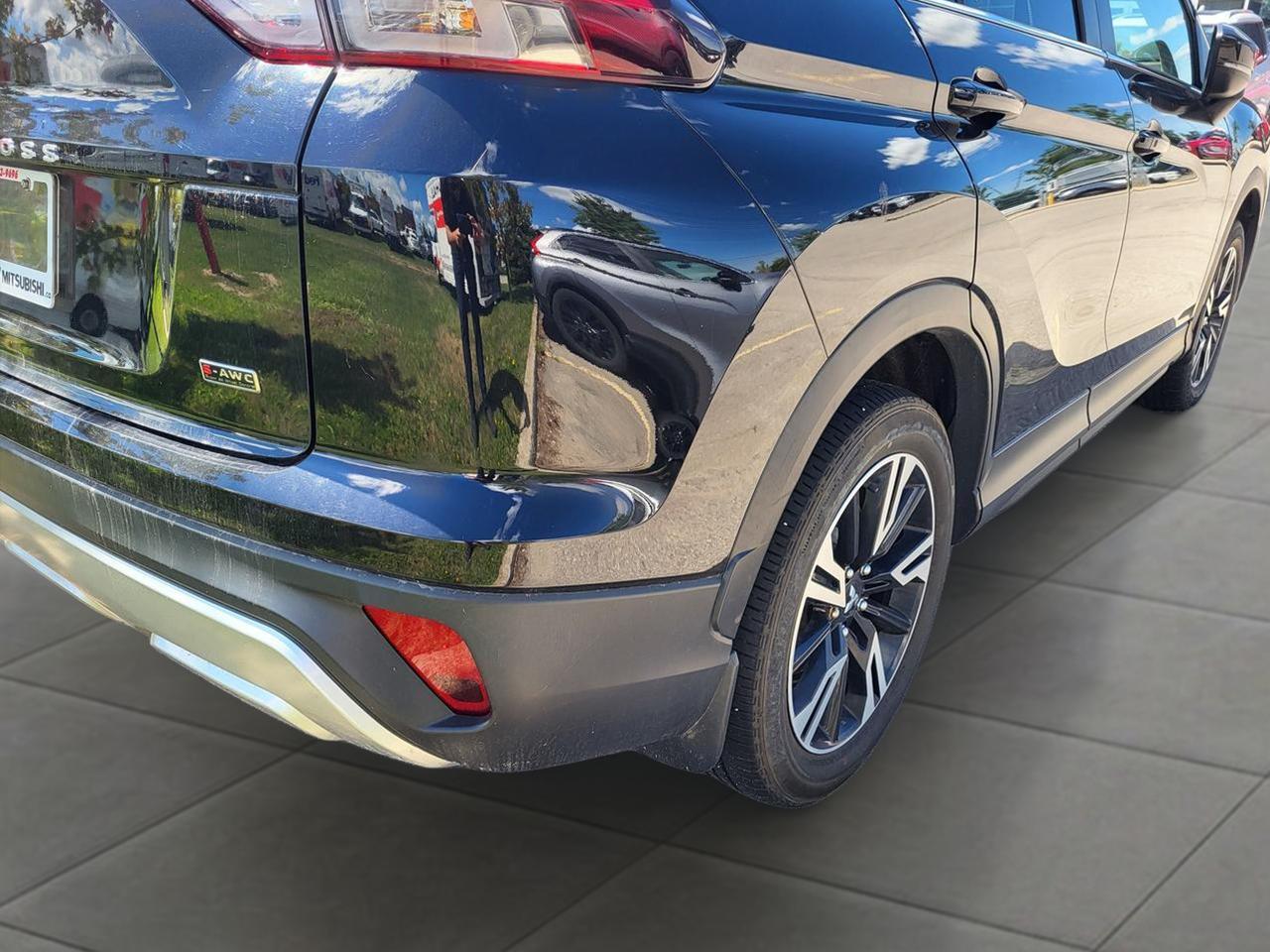2023 Mitsubishi Eclipse Cross LE Photo