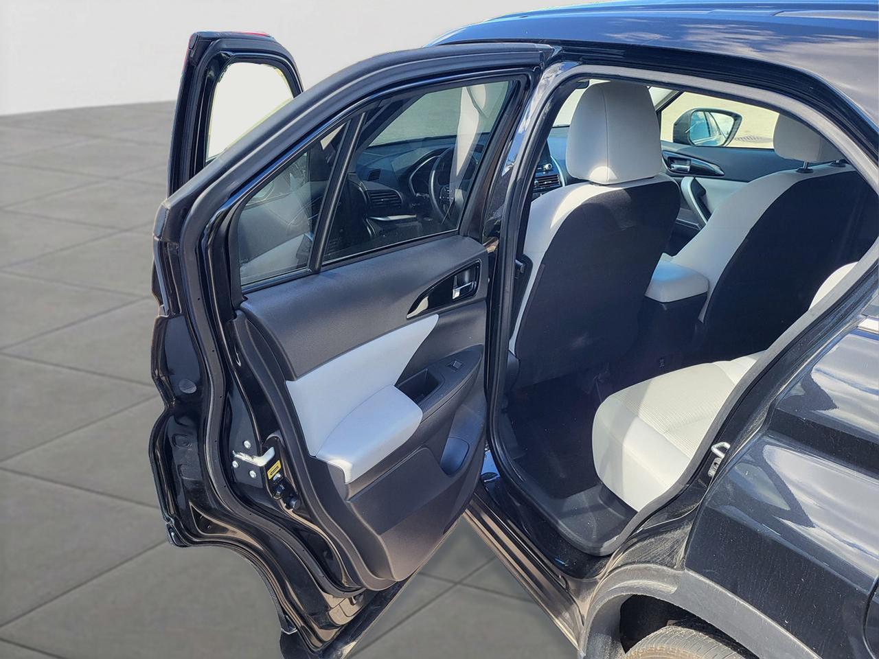 2023 Mitsubishi Eclipse Cross LE Photo
