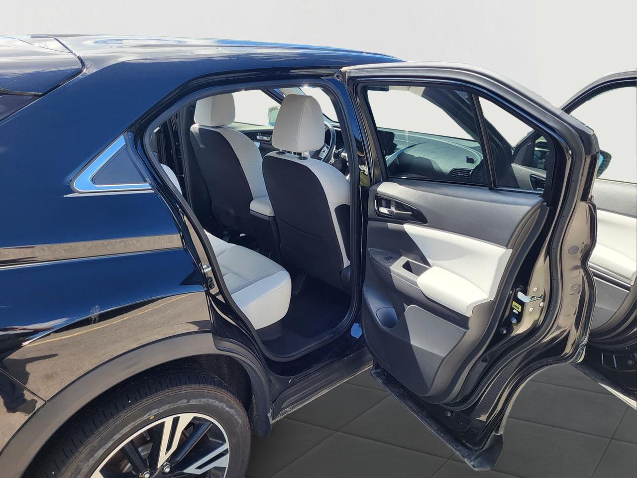 2023 Mitsubishi Eclipse Cross LE Photo