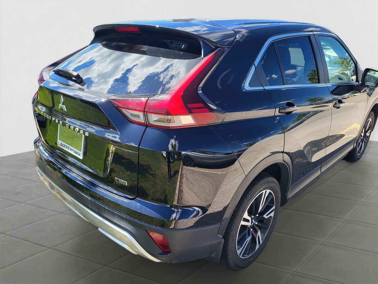 2023 Mitsubishi Eclipse Cross LE Photo