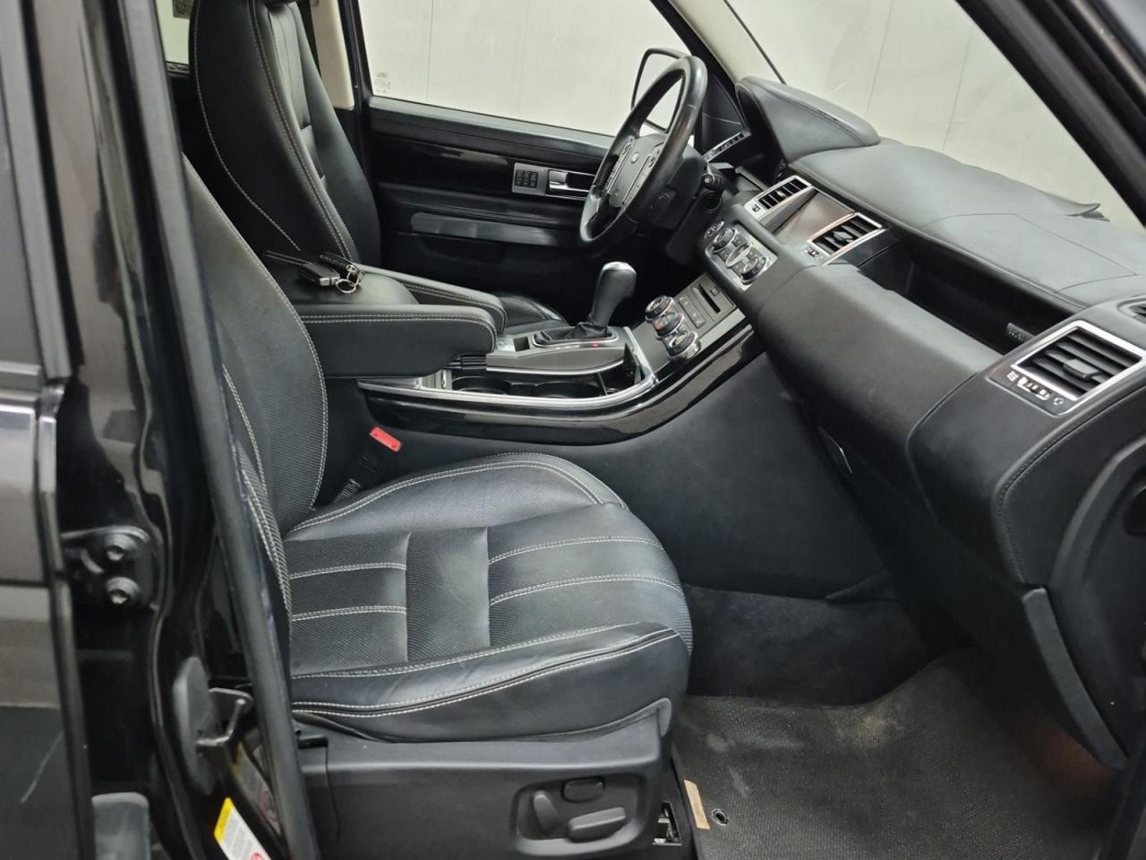 2010 Land Rover Range Rover Sport LUX - Photo #2